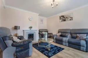 Impeccable 3-Bed House in Basildon - Nevendon