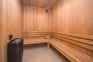 Fabulous Retreat sleeps 14 with Pool and Sauna - Pass the Keys