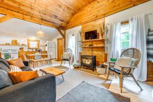 Fish and Water Raft Cabin Near Lake Santeetlah