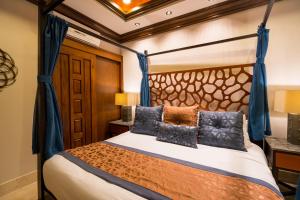 Pinnacle Resorts 220