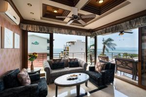 Pinnacle Resorts 220