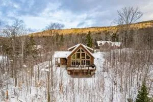 Expansive Chalet, Hottub, Mtn Views, 3-mins Sunday River, Sleeps 16 - Errol