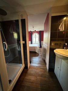 Villas Demeure de charme - 10 min plage - Golf 4km - Lac Caniel 1km : photos des chambres
