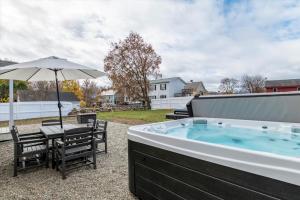 Updated Family-sized Home in Heart of Rutland, Near Slopes, EV Level 2, Hot Tub