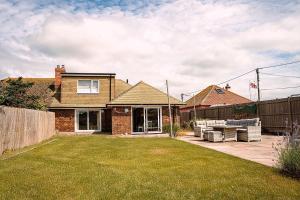 Pass the Keys Dungeness Drift - By the Beach