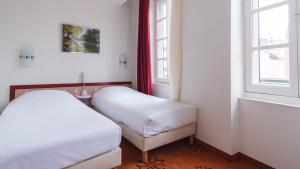 Triple Room room in Hotel Ours Blanc - Centre