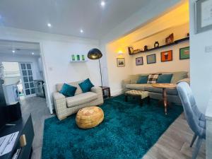 River View - Stunning Garden Flat w Free Parking - Pass the Keys