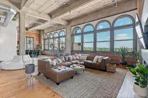 STL CITY Penthouse - Caseyville