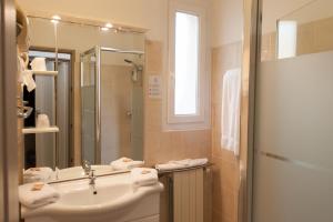 Hotels Hotel Sainte Anne - Apt : Suite Confort