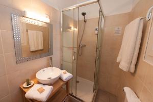 Hotels Hotel Sainte Anne - Apt : photos des chambres