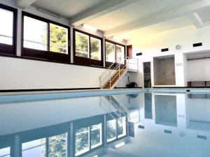 Magnifique appartement avec piscine, balcon et vue