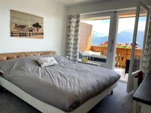 Magnifique appartement avec piscine, balcon et vue