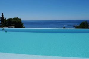 Spacious property ocean view, pool and garage - Ubytování bez kategorie ve městě Sesimbra