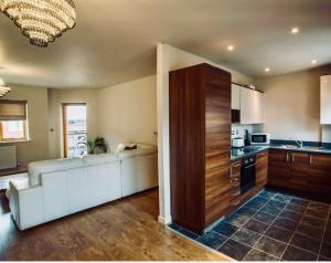 Apt - Sleeps 2 - Pets Ok - Parking