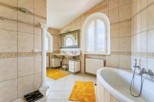 Villa Impresionante al Canal con Piscina