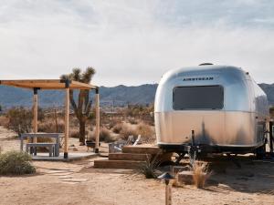 Deluxe Queen Room room in AutoCamp Joshua Tree