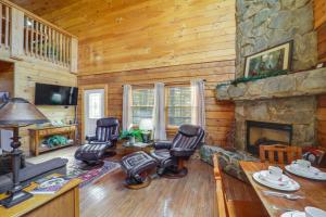8 Mi to Appalachian Ski! Mtn-View Gem on 22 Acres