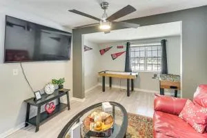 8 Mi to Dtwn Cleveland Family Home - Euclid