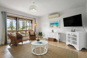 Sapphire by the Sea - Beach Family Modern