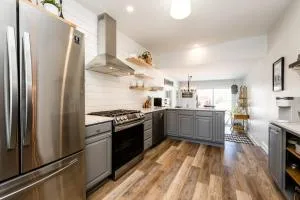 Elm St Retreat - 3 Min walk to Downtown Three Oaks - Three Oaks