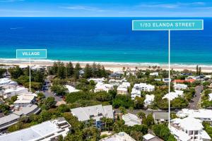 1 Alpha - Lovely and Spacious 3 bed apartmenton one level lift pool air con garden outlook