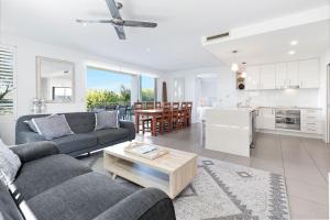 1 Alpha - Lovely and Spacious 3 bed apartmenton one level lift pool air con garden outlook