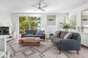 1 Alpha - Lovely and Spacious 3 bed apartmenton one level lift pool air con garden outlook