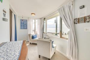 Beachfront, Dog-Friendly Milford Getaway with Yard!