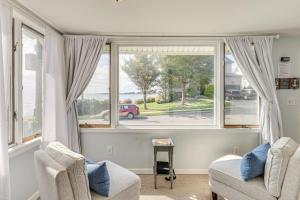 Beachfront, Dog-Friendly Milford Getaway with Yard!