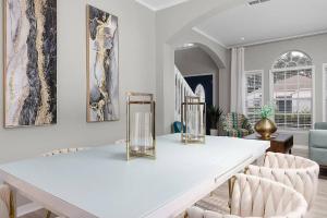 Luxurious 4 Bedroom Home with Pool near Disney