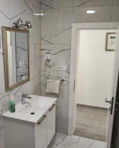 Apartments by the sea Rogoznica - 11929