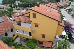 Apartments with a parking space Mali Losinj (Losinj) - 15201 