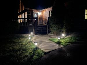 Sweet Pines Cabin - Sleeps up to 8