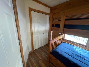 Sweet Pines Cabin - Sleeps up to 8