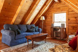 Sweet Pines Cabin - Sleeps up to 8