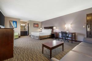 Executive King Room with Sofa Bed room in Best Western McCarran Inn