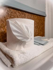 Double Room with Two Double Beds - Non-Smoking room in Americas Best Value Inn-Shoreline