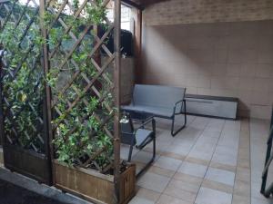Deluxe Room with Private Kitchen and Garden - Close to Metro C