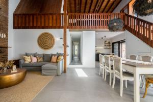 The Kat, Beachfront Bliss by Belle Escapes