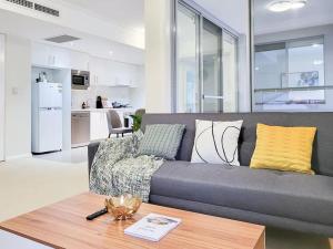 One bedroom Apartment walk to Gordon Train Station