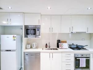 One bedroom Apartment walk to Gordon Train Station