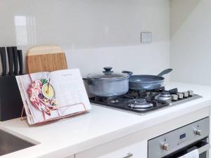 One bedroom Apartment walk to Gordon Train Station