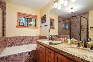 Beartooth Lodge with Hot Tub and Stuart Falls Views