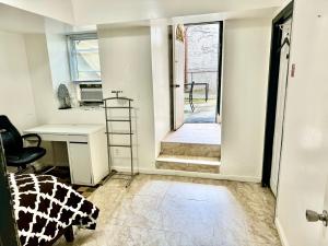 Completely Private 2 BR Apt with Backyard in LIC !!!