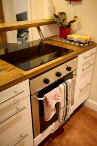 Central Stay on Main st- Harbour Views