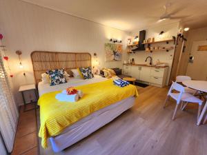 Private Hotel Studio Apartment - Full Kitchen