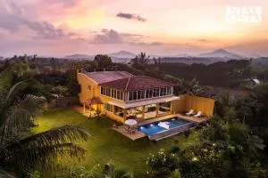 StayVista at Countryside Meadows with Pool, AC - Pune