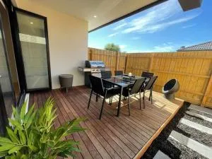 Toast the Townhouse - Capel Sound