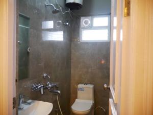 Elegant 3BHK Fully Furnished and Equipped Apt near Hitec City by EVARA SUITES