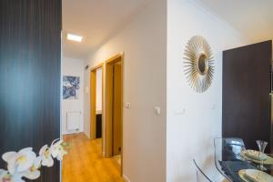 MyFlat Club 218 Gold7 Wellness Apartment